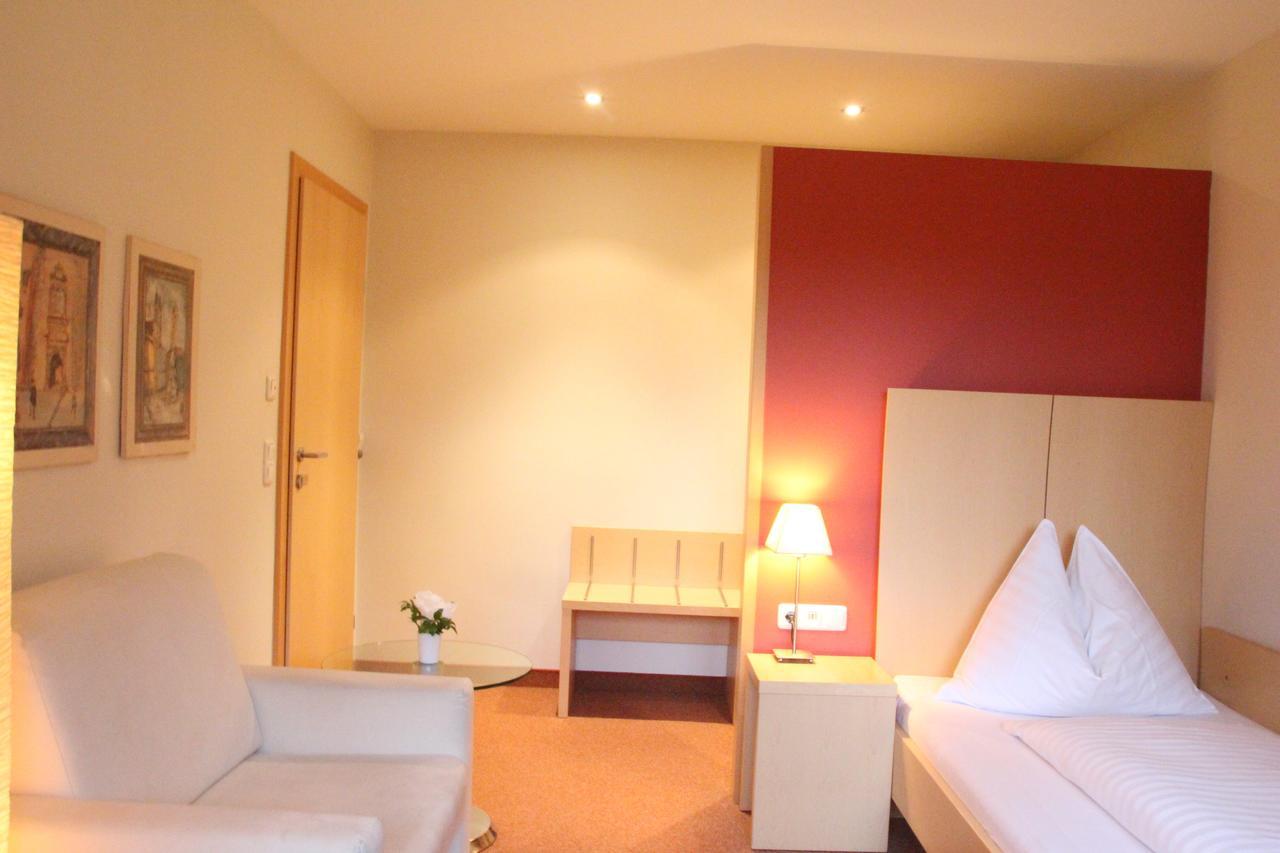 Hotel Alhartinger Hof Leonding Oda fotoğraf